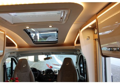 Low Profile Motorhome DETHLEFFS Globebus T1 GT Black en Sale Occasion