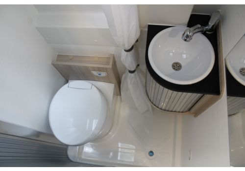Camper Van DREAMER D68 FUN en Sale Occasion
