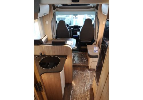 Low Profile Motorhome SUNLIGHT T 68 modelo 2019 en Catalog