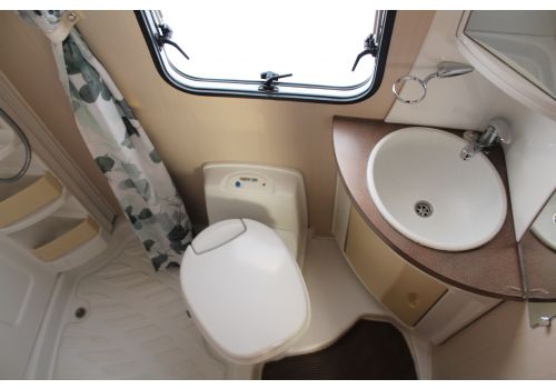 Capuchina Motorhome CHALLENGER Genesis 43 en Sale Occasion