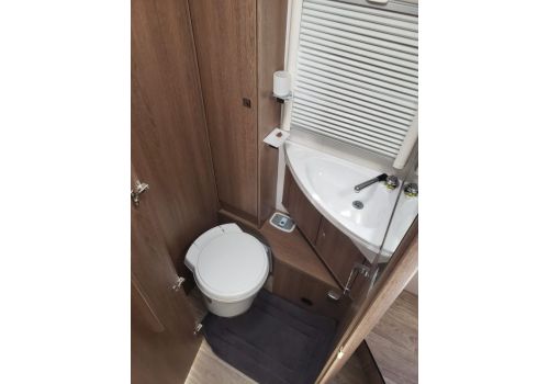 Low Profile Motorhome DETHLEFFS Dethleffs Trend 7057 DBM en Sale Occasion