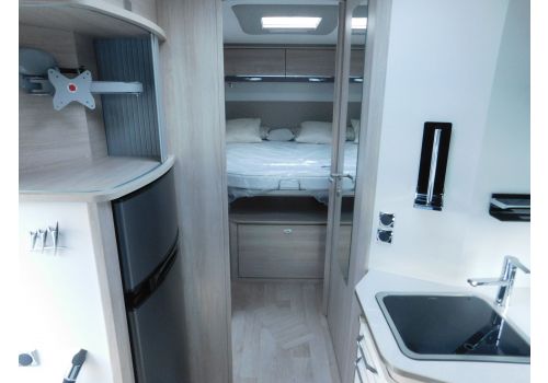 Low Profile Motorhome RAPIDO 696F en Sale Occasion