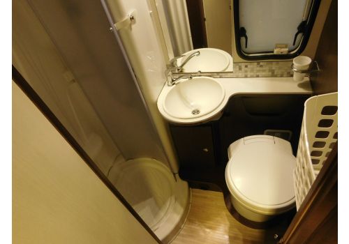 Low Profile Motorhome BENIMAR Mileo 200 en Sale Occasion