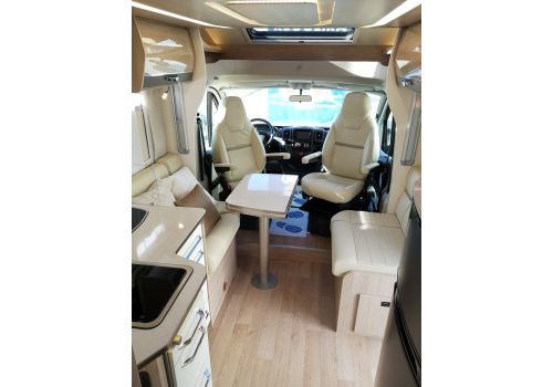 Low Profile Motorhome RAPIDO 686 F en Sale Occasion