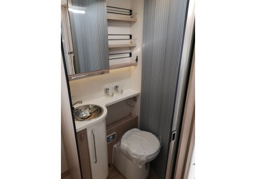 Low Profile Motorhome RAPIDO 686 F en Sale Occasion