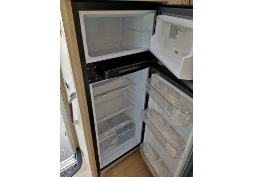 Low Profile Motorhome RAPIDO 686 F en Sale Occasion