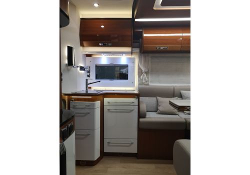 Low Profile Motorhome RAPIDO 7096 F en Sale Occasion