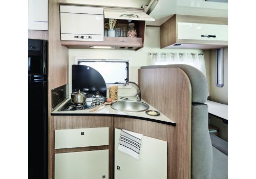 Low Profile Motorhome ITINEO PJ 740 en Sale Occasion