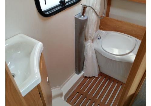Low Profile Motorhome DETHLEFFS Globebus T-2 en Sale Occasion