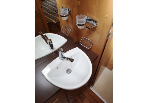 Low Profile Motorhome RAPIDO 7099 F en Sale Occasion