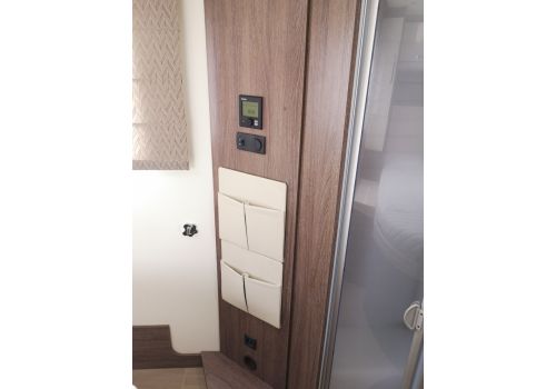Low Profile Motorhome BURSTNER Ixeo 734 en Sale Occasion