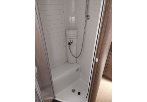 Low Profile Motorhome BURSTNER Ixeo 734 en Sale Occasion