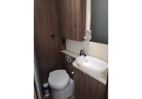 Low Profile Motorhome BURSTNER Ixeo 734 en Sale Occasion