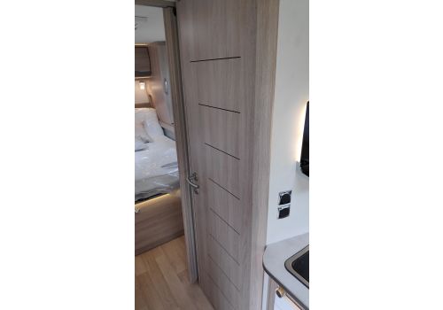 Integral Motorhome RAPIDO 8086dF modelo 2020 en Sale Occasion