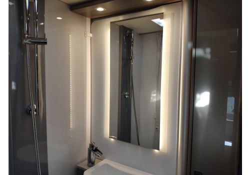 Low Profile Motorhome LMC Element T 668 G en Sale Occasion