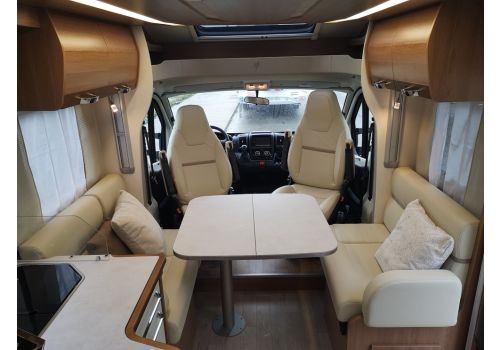 Low Profile Motorhome RAPIDO 696F Modelo 2020 en Sale Occasion