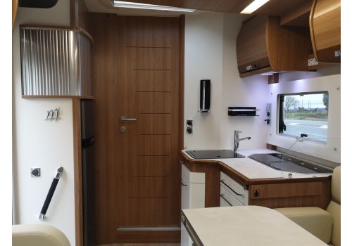 Low Profile Motorhome RAPIDO 696F Modelo 2020 en Sale Occasion