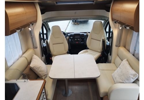 Low Profile Motorhome RAPIDO 696F Modelo 2020 en Sale Occasion