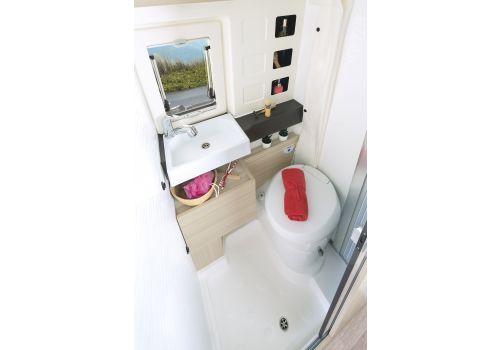Camper Van DREAMER Fun D43 UP Red Addict Modelo 2021 en Sale Occasion