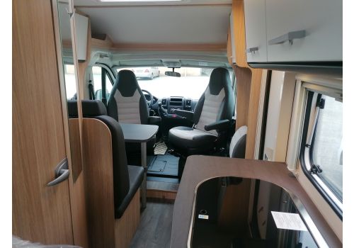 Low Profile Motorhome SUNLIGHT V60 modelo 2022 en Sale Occasion