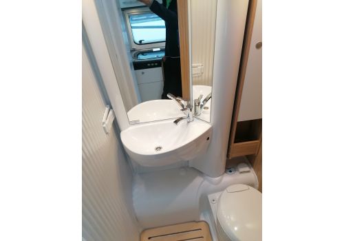 Low Profile Motorhome SUNLIGHT V60 modelo 2022 en Sale Occasion