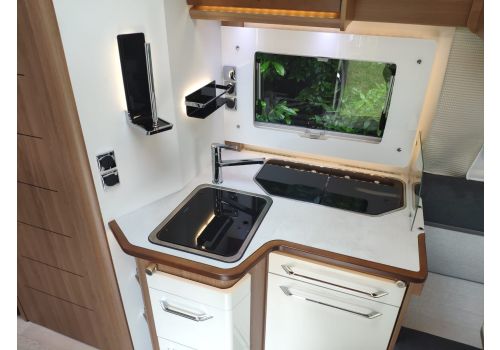 Low Profile Motorhome RAPIDO 666F Modelo 2020 en Catalog