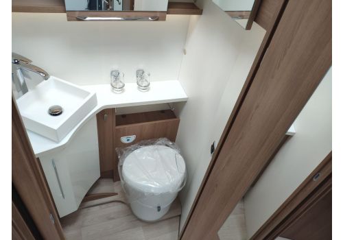 Low Profile Motorhome RAPIDO 666F Modelo 2020 en Catalog