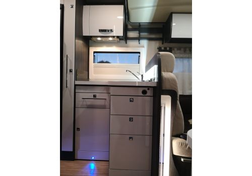 Low Profile Motorhome BENIMAR Mileo 242 en Sale Occasion