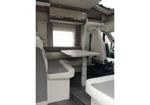 Low Profile Motorhome DETHLEFFS T 7057 DBM modelo 2020 en Sale Occasion