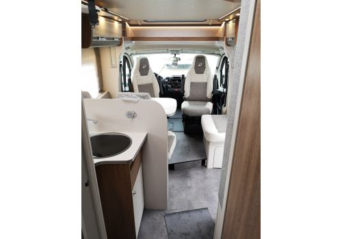 Low Profile Motorhome DETHLEFFS T 7057 DBM modelo 2020 en Sale Occasion