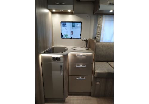 Low Profile Motorhome LMC Element T 758 G en Sale Occasion