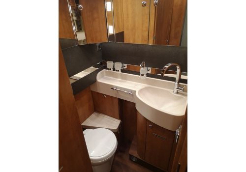 Integral Motorhome CARTHAGO C-Line I 4.9 modelo 2020 en Sale Occasion