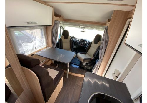 Low Profile Motorhome SUNLIGHT V66 en Sale Occasion