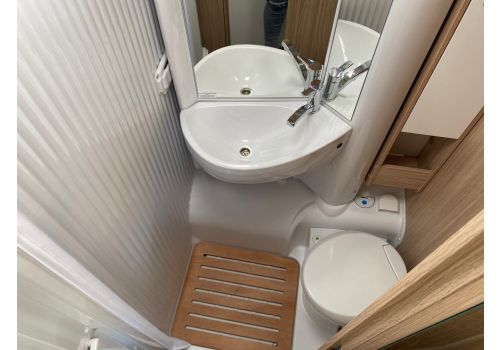 Low Profile Motorhome SUNLIGHT V66 en Sale Occasion