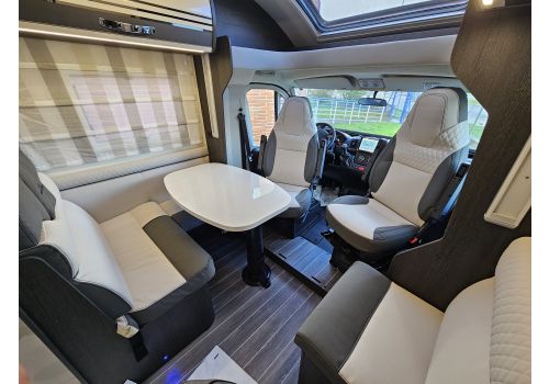 Low Profile Motorhome ROLLER TEAM Kronos Advance 284 TL en Sale Occasion