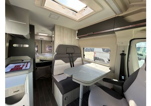 Camper Van ROLLER TEAM Livingstone 2 Advance en Sale Occasion