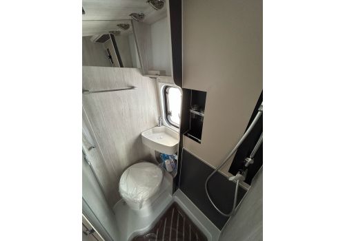 Camper Van ROLLER TEAM Livingstone 2 Advance en Sale Occasion