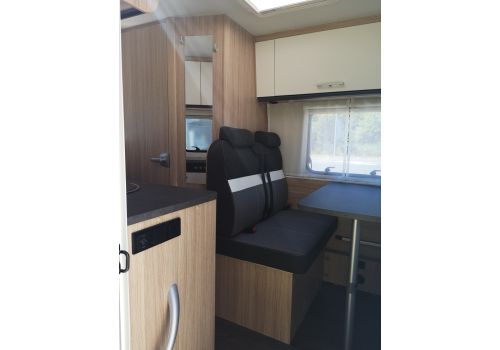 Low Profile Motorhome SUNLIGHT V66 en Sale Occasion